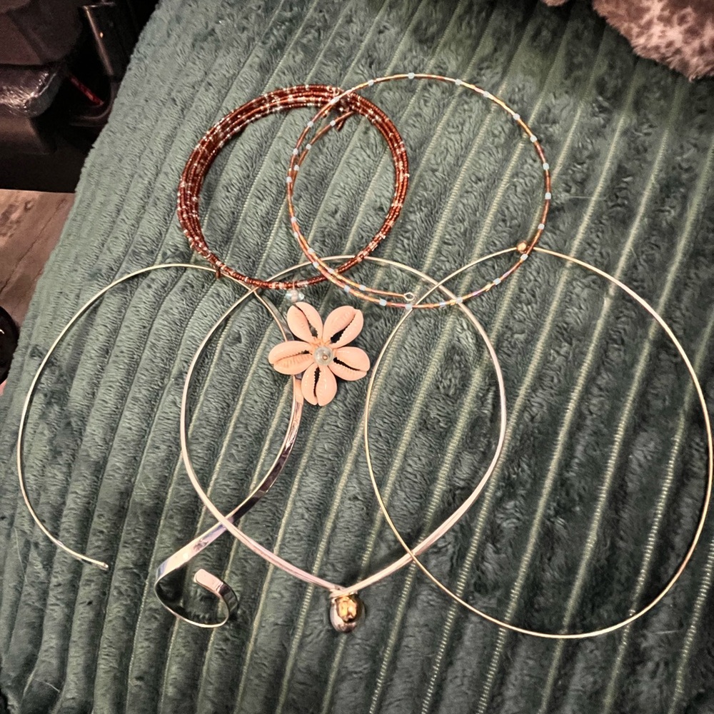 𝓔𝓵𝓮𝓰𝓪𝓷𝓽 𝓖𝓸𝓵𝓭 𝓪𝓷𝓭 𝓼𝓲𝓵𝓿𝓮𝓻 𝓦𝓸𝓶𝓮𝓷'𝓢 𝓳𝓮𝔀𝓮𝓵𝓻𝔂 𝓫𝓾𝓷𝓭𝓵𝓮